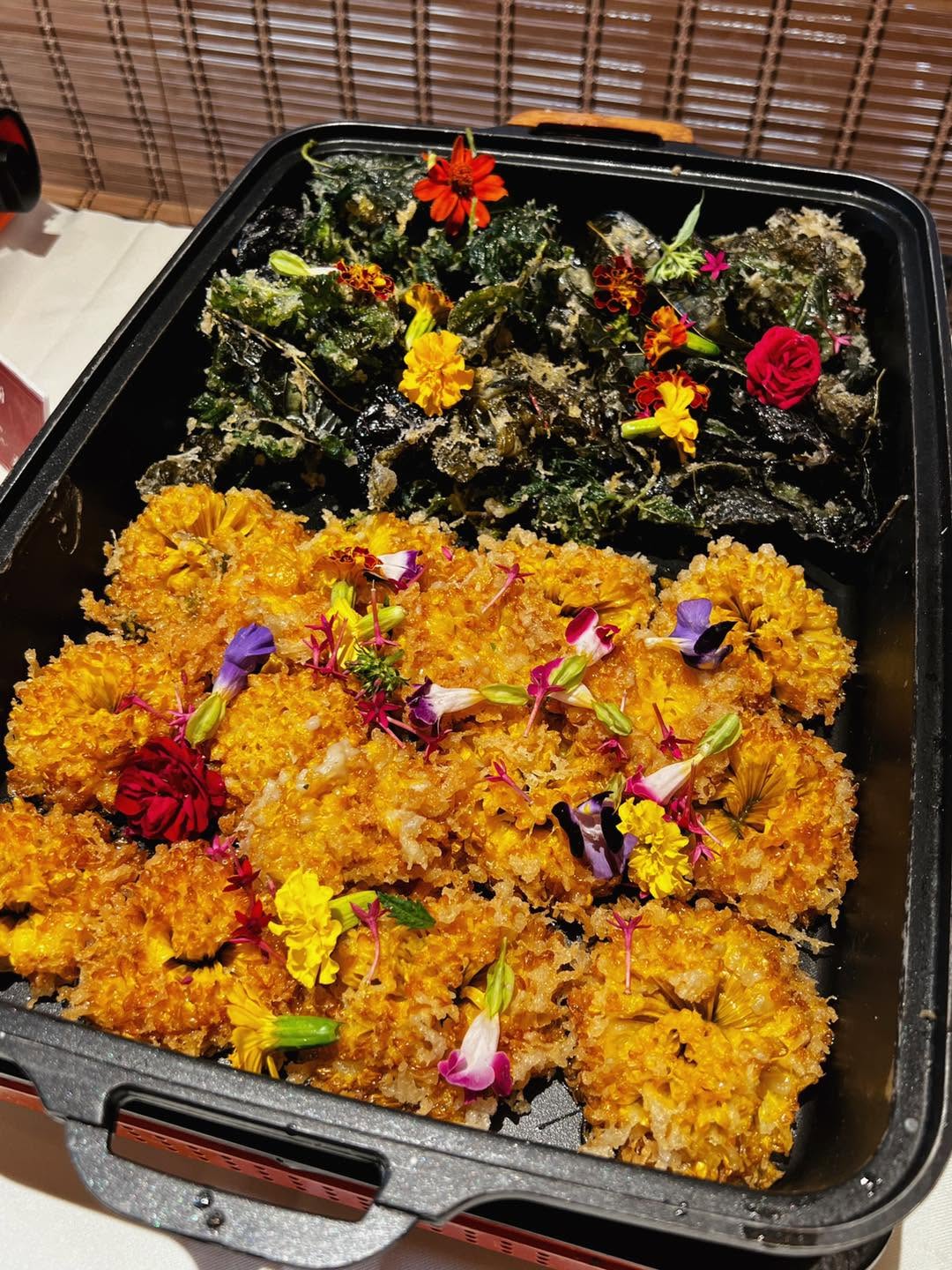 花佈院團客熱菜餐點